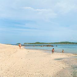 Manoc-Manonc Beach